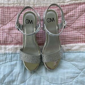 Chelsea Moreland girls silver wedge dress shoes size 2.